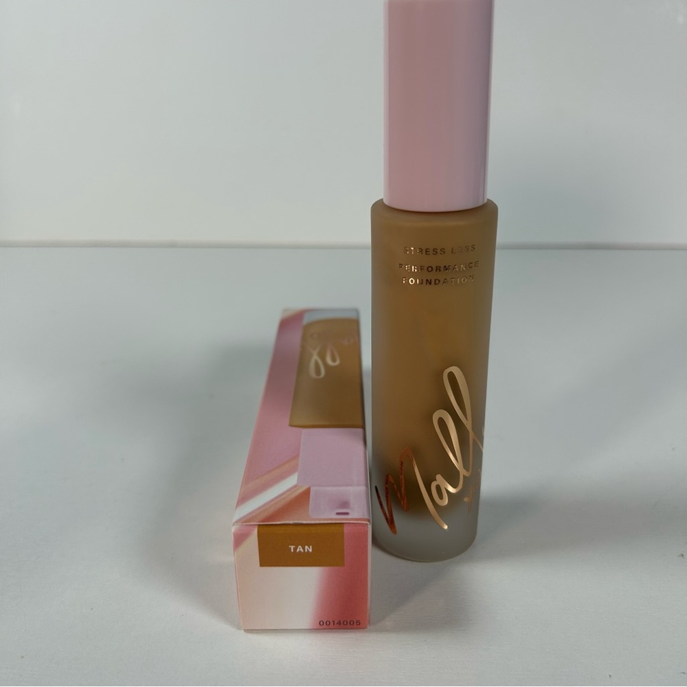 Mally Stress Less Performance Foundation Hydrating Brighten TAN 1 oz New in Box - Picture 2 of 5